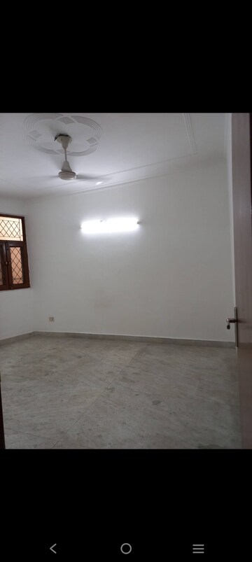 Room in 2 BHK Builder Floor at Saket – for Rent
