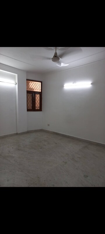Room in 2 BHK Builder Floor at Saket – for Rent