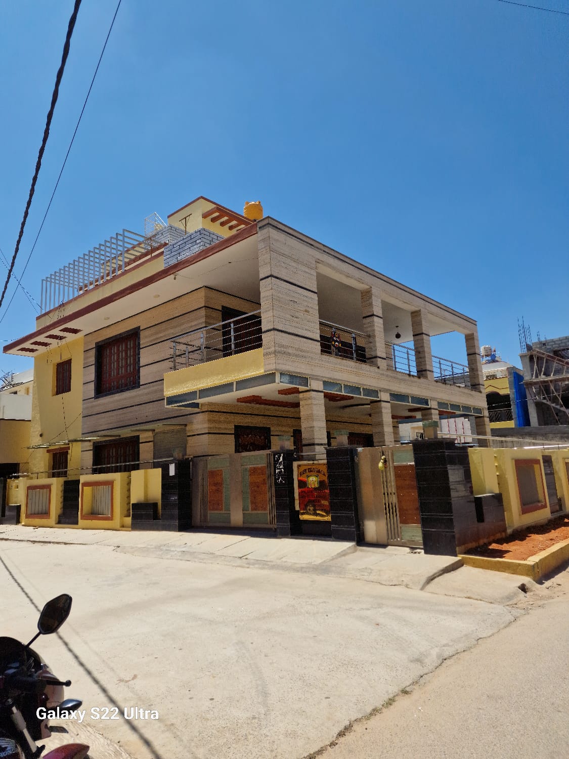 6+ BHK Independent House For Sale in Ln Prapertey 