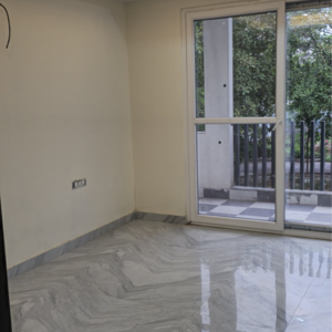 Room in 2.5 BHK Builder Floor at Smart World Gems, Sector 89 – for Sale