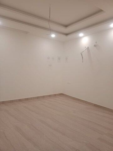 Room in 3 BHK Builder Floor at BPTP District Phase 2, Sector 84 – for Rent