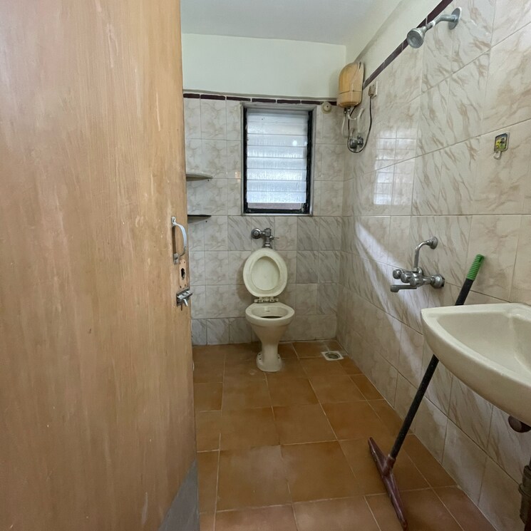 Bathroom, goregaon east 2 Bedroom 650 Sq.Ft. Apartment In Goregaon East Mumbai 9042663