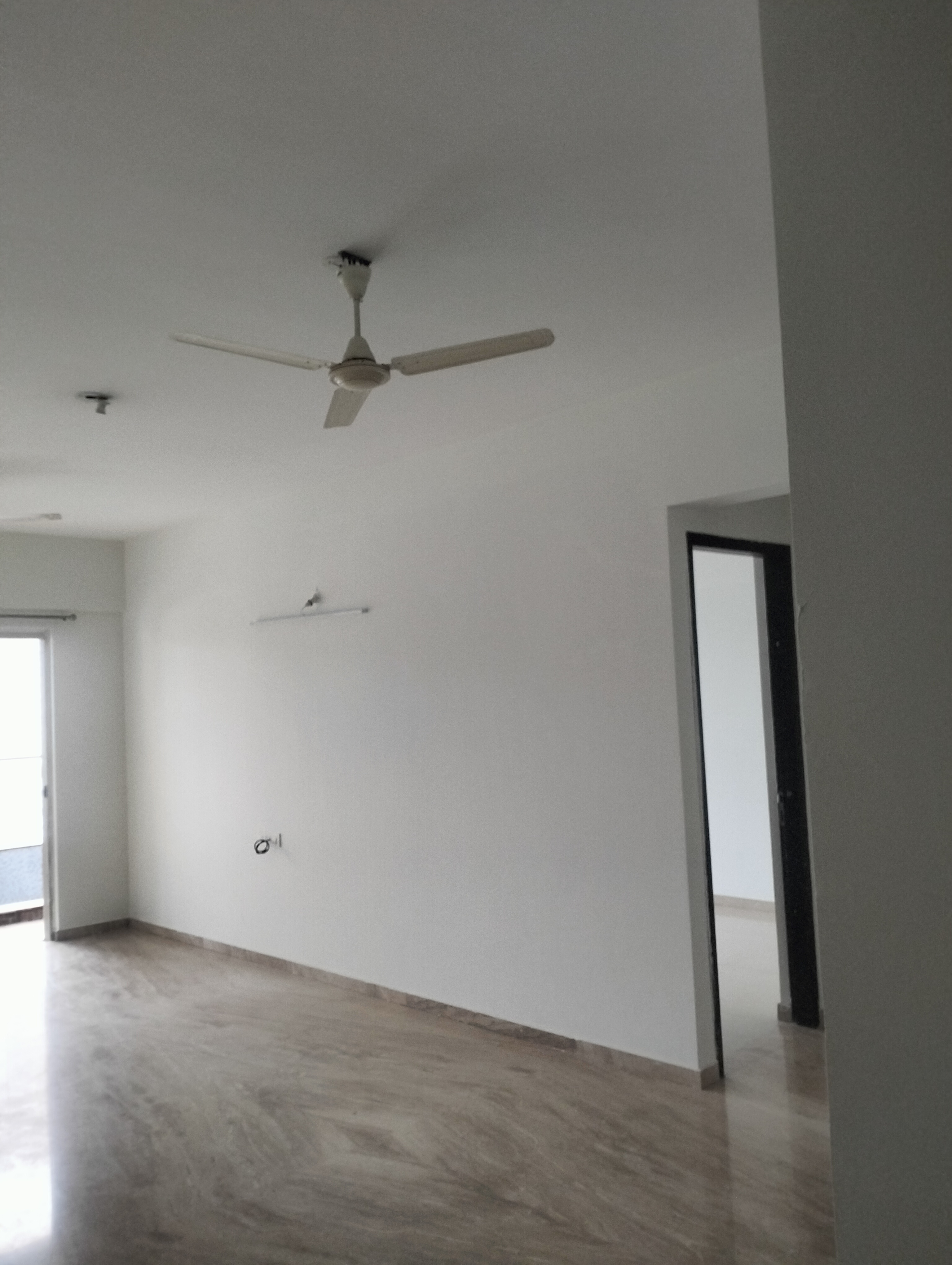 2 BHK Apartment For Rent in Tain Square