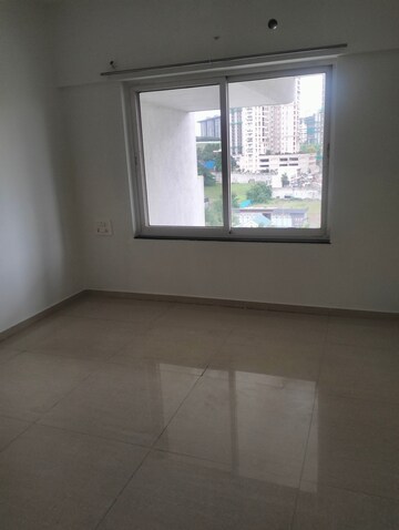 Room in 2 BHK Apartment at Tain Square, Wanwadi – for Rent