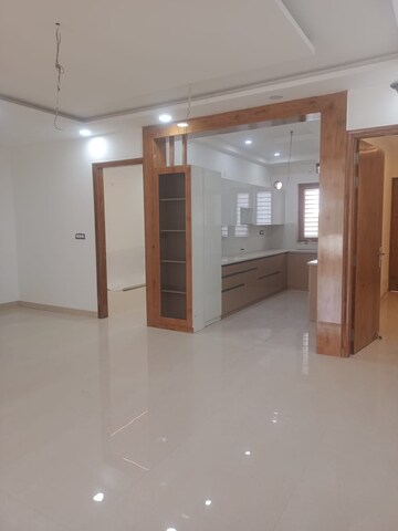 Room in 3 BHK Builder Floor at BPTP Park Central, Sector 85 – for Rent