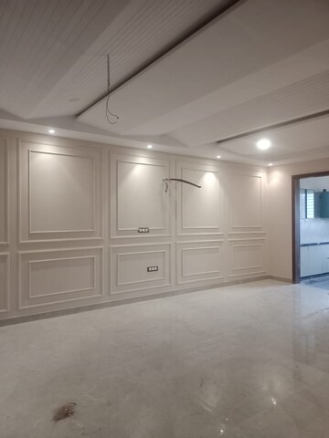 Room in 3 BHK Builder Floor at BPTP Park Central, Sector 85 – for Rent