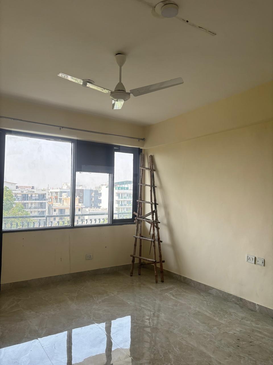 3.5 BHK + Servant Room Apartment For Rent in Orchid Island