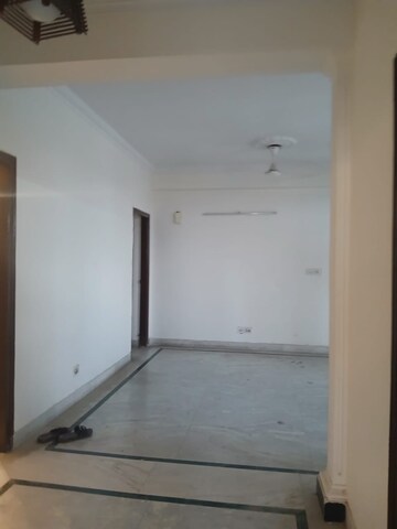 Room in 3.5 BHK Apartment at Orchid Island, Sector 51 – for Rent