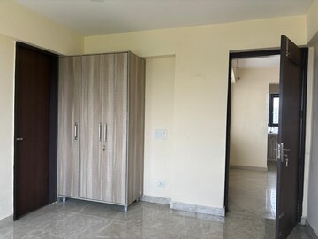 Room in 3.5 BHK Apartment at Orchid Island, Sector 51 – for Rent