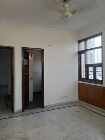 Room in 3.5 BHK Apartment at Orchid Island, Sector 51 – for Rent