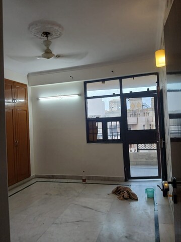 Room in 3.5 BHK Apartment at Orchid Island, Sector 51 – for Rent