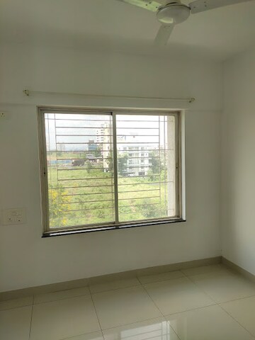 Room in 2 BHK Apartment at Paranjape Schemes Yuthika, Baner – for Rent