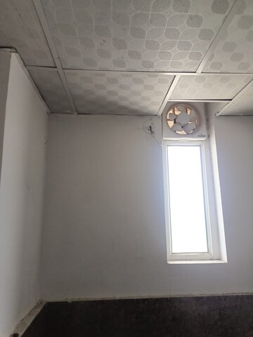 Room in 2 BHK Apartment at Suncity Avenue 76, Sector 76 – for Rent