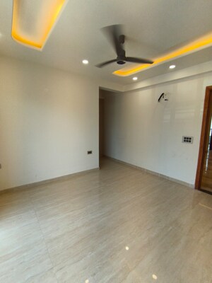 Room in 4 BHK Builder Floor at Green Fields Colony – for Sale