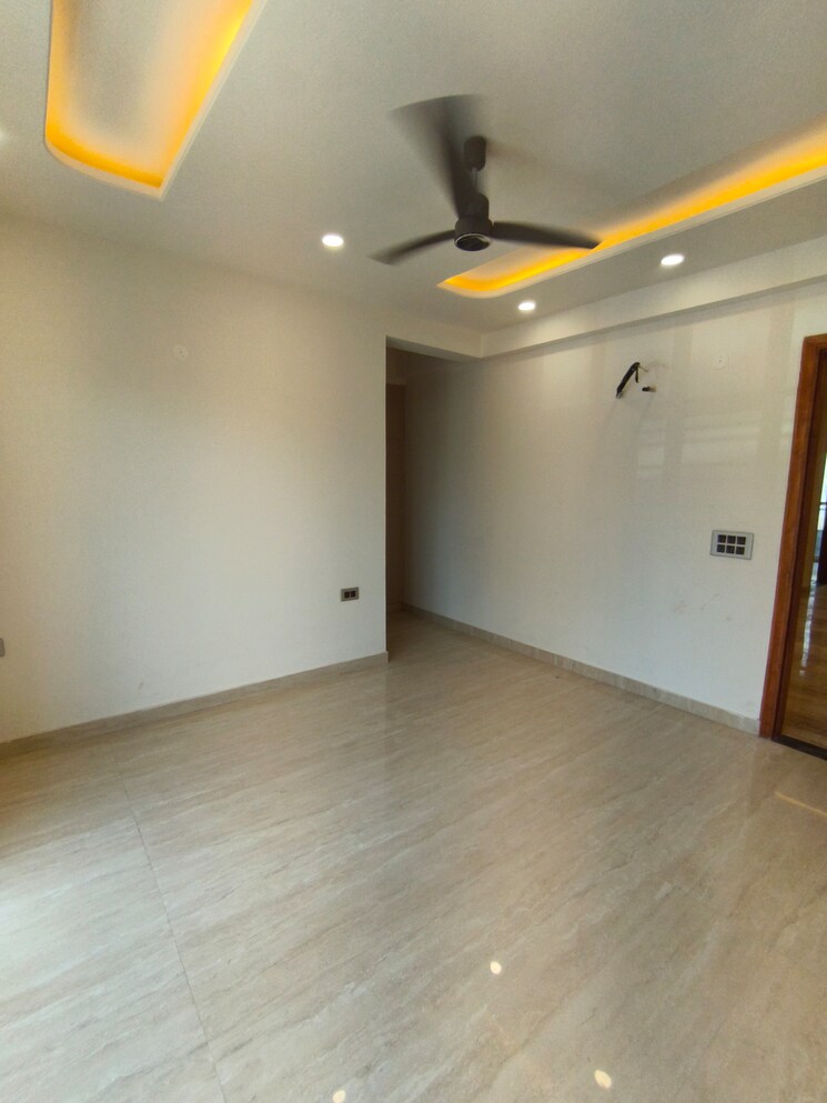 Room, green fields colony 4 Bedroom 2500 Sq.Ft. Builder Floor In Green Fields Colony Faridabad 9042840
