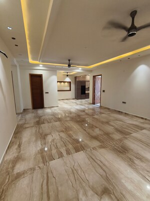 Building Lobby in 4 BHK Builder Floor at Green Fields Colony – for Sale