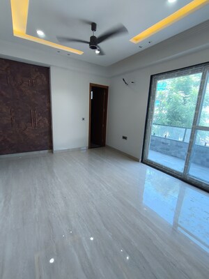 Room in 4 BHK Builder Floor at Green Fields Colony – for Sale