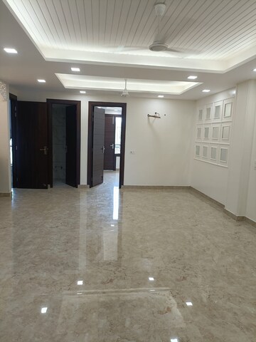 Building Lobby in 3 BHK Builder Floor at Fidato Honour Homes, Sector 89 – for Rent