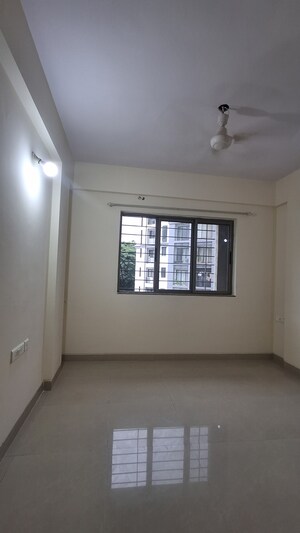 Room in 2 BHK Apartment at Raheja Reflections, Kandivali East – for Sale