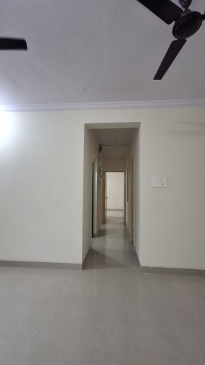 Furnished Amenities in 2 BHK Apartment at Raheja Reflections, Kandivali East – for Sale