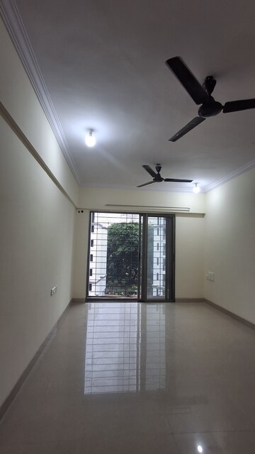 Room in 2 BHK Apartment at Raheja Reflections, Kandivali East – for Sale