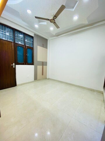 Room in 3 BHK Builder Floor at Gyan Khand ii – for Sale