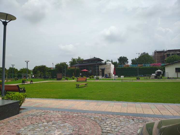 Garden, breez-flora-avenue-33 2 Bedroom 1000 Sq.Ft. Apartment In Sohna Sector 33 Gurgaon 9042952