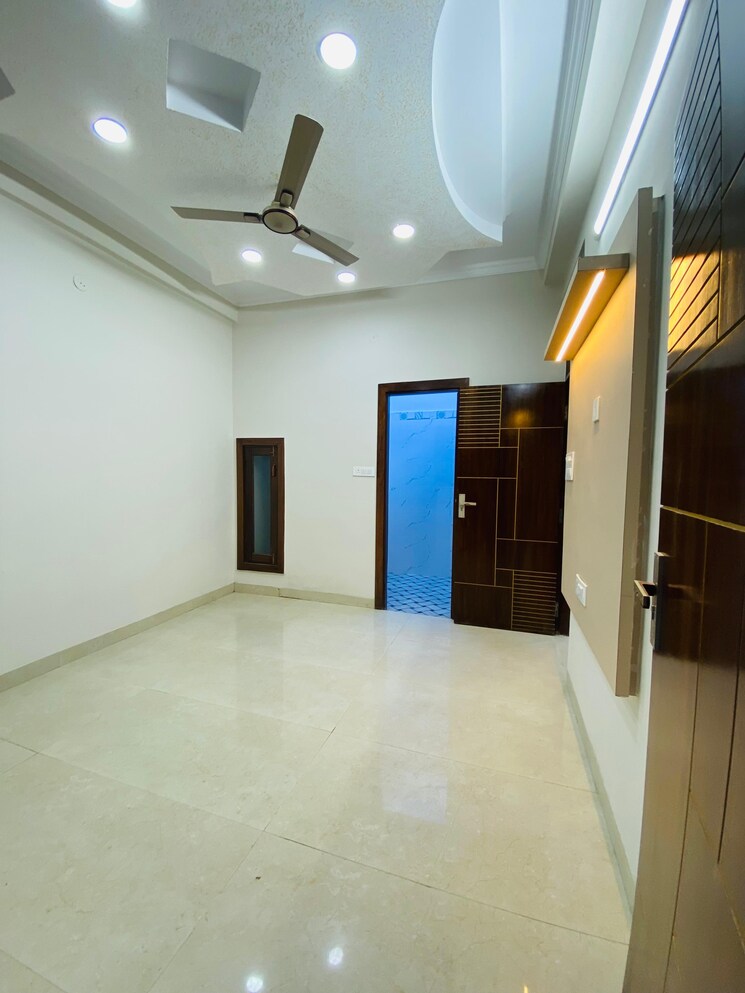 Room, gyan khand ii 3 Bedroom 1250 Sq.Ft. Builder Floor In Gyan Khand ii Ghaziabad 9042931