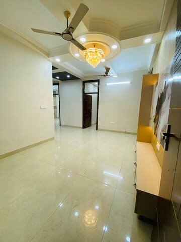 Room in 3 BHK Builder Floor at Gyan Khand ii – for Sale
