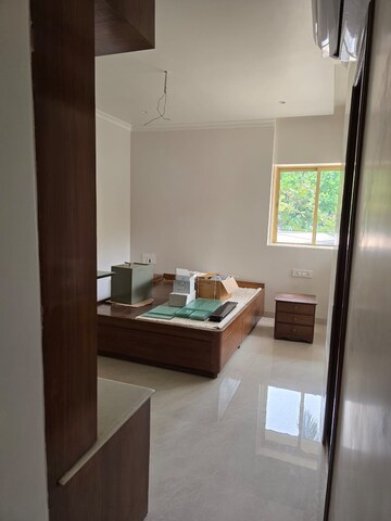 Furnished Amenities in 3 BHK Apartment at Panju Mahal, Bandra West – for Rent