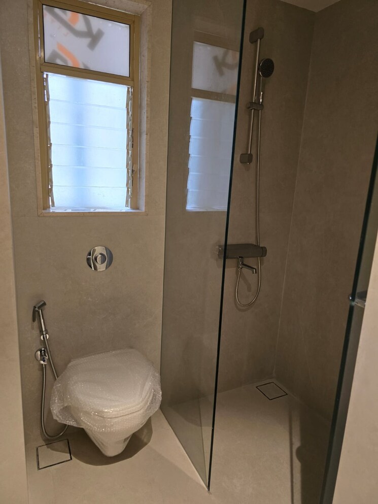 Bathroom, panju-mahal 3 Bedroom 1300 Sq.Ft. Apartment In Bandra West Mumbai 9042955