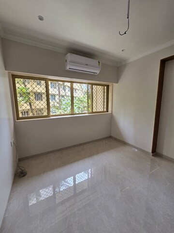 Room in 3 BHK Apartment at Panju Mahal, Bandra West – for Rent