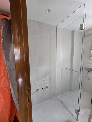 Furnished Amenities in 3 BHK Apartment at Panju Mahal, Bandra West – for Rent