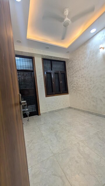 Room in 2 BHK Builder Floor at Gyan Khand ii – for Sale