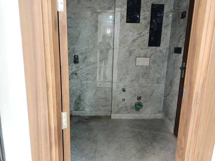 Bathroom, puri-aman-vilas 3.5 Bedroom 2250 Sq.Ft. Builder Floor In Sector 89 Faridabad 9042975
