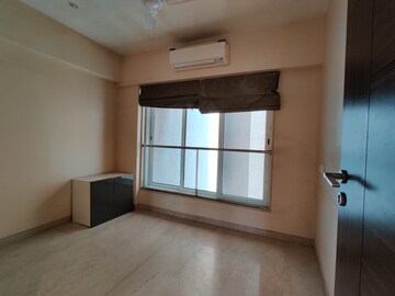 Room in 3 BHK Apartment at Mirchandani Triton, Santacruz West – for Rent