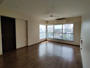 Room in 3 BHK Apartment at Mirchandani Triton, Santacruz West – for Rent