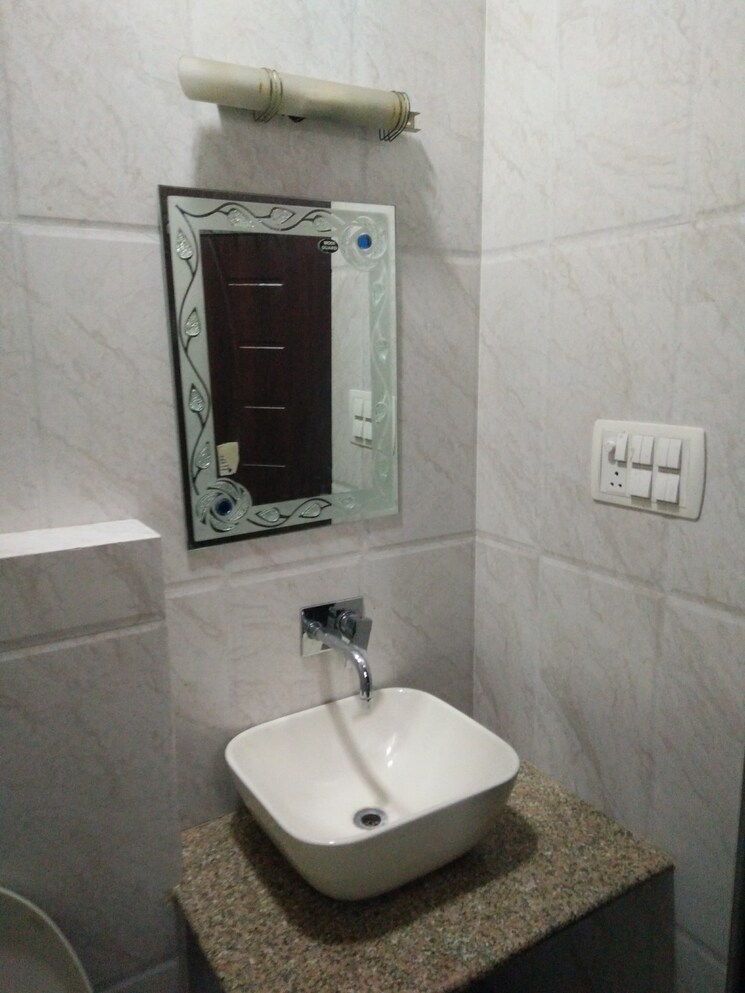 Bathroom, subhash nagar 2 Bedroom 100 Sq.Yd. Builder Floor In Subhash Nagar Delhi 9042987