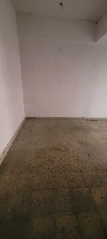 Room in  Shop at Ansal Sushant Shopping Arcade, Sector 27 – for Rent