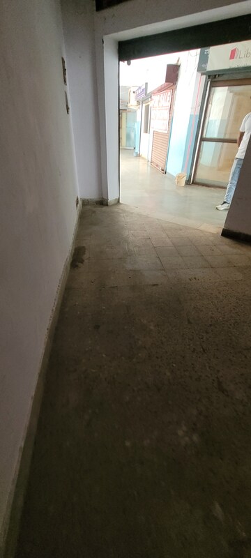 Room in  Shop at Ansal Sushant Shopping Arcade, Sector 27 – for Rent