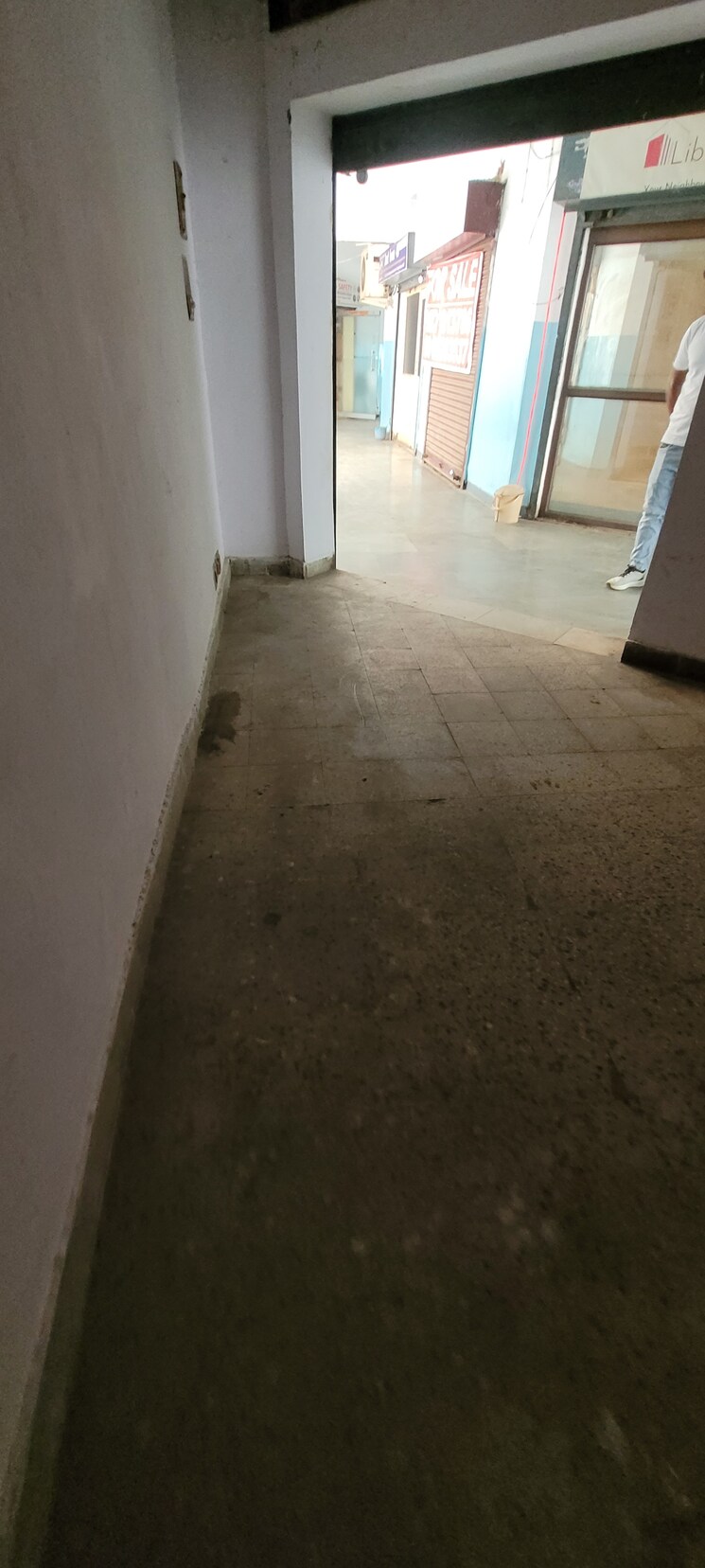 Room, ansal-sushant-shopping-arcade Commercial Shop 240 Sq.Ft. In Sector 27 Gurgaon 9043032