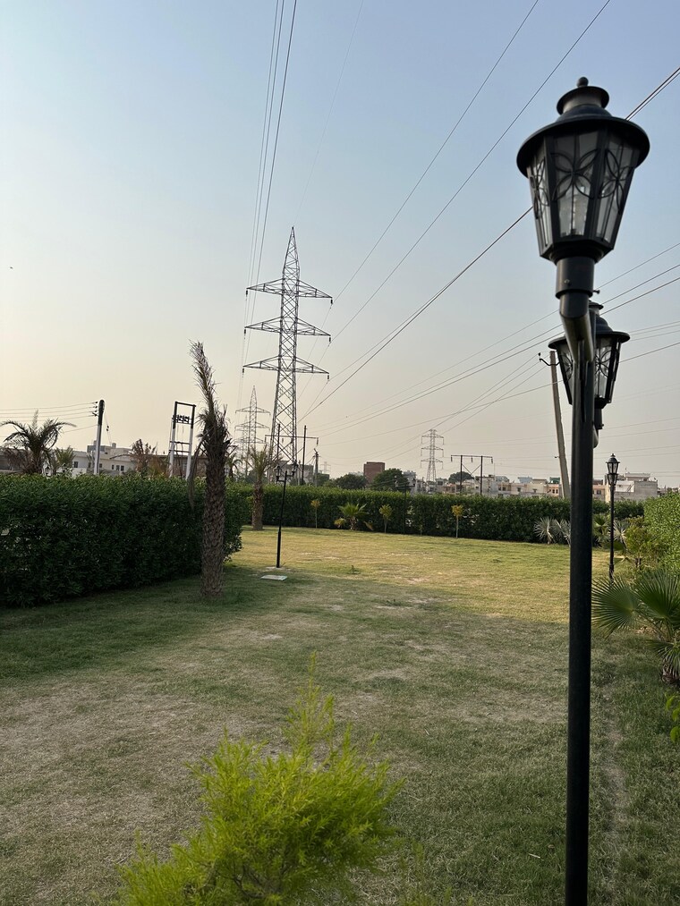 Garden, kharar  121 Sq.Yd. Plot In Kharar Mohali 9042998