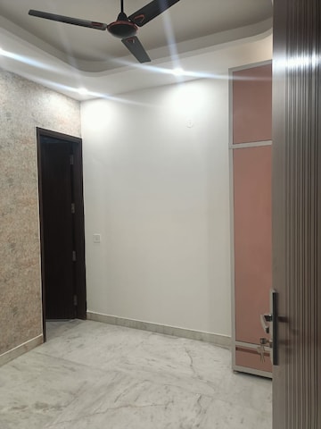 Room in 2 BHK Builder Floor at Subhash Nagar – for Rent