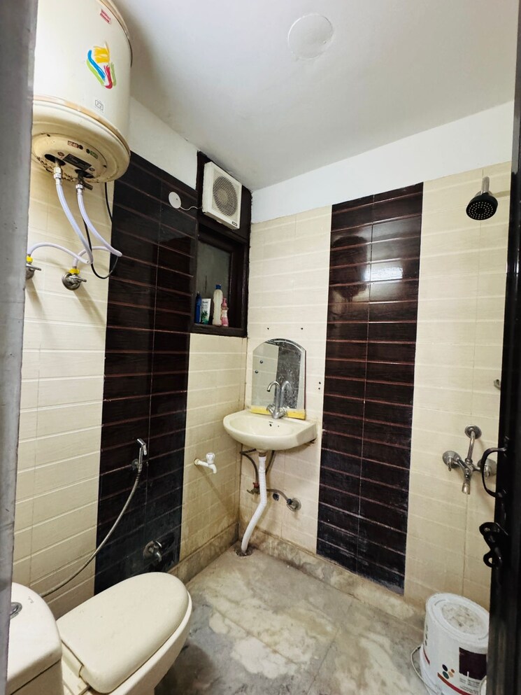 Bathroom, neb sarai 2 Bedroom 800 Sq.Ft. Builder Floor In Neb Sarai Delhi 9043210