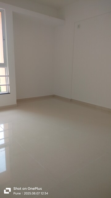 Room in 2 BHK Apartment at NG Vrundavan, Vishrantwadi – for Rent