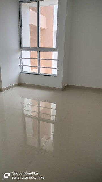 Room in 2 BHK Apartment at NG Vrundavan, Vishrantwadi – for Rent