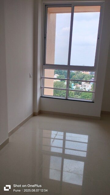 Room in 2 BHK Apartment at NG Vrundavan, Vishrantwadi – for Rent