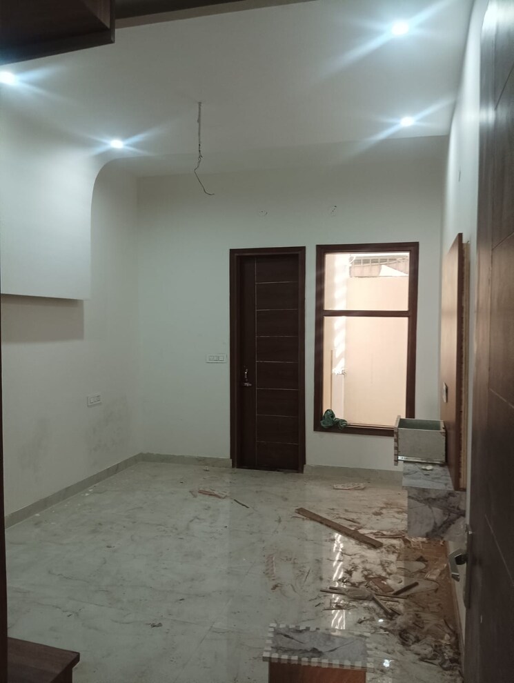Room, prem-apartment 4 Bedroom 1450 Sq.Ft. Independent House In Pir Machalla Zirakpur 9043085
