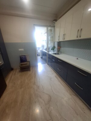 Room in 4 BHK Builder Floor at Malibu Shopping Arcade, Sector 47 – for Sale