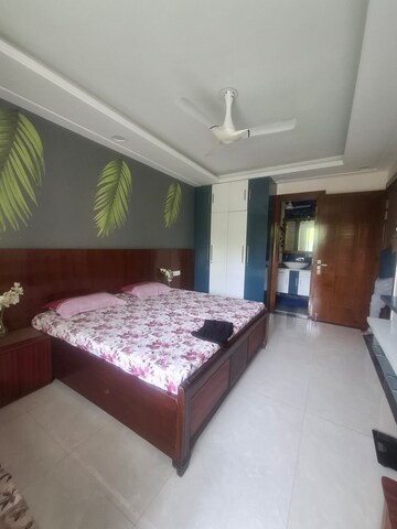 Furnished Amenities in 4 BHK Builder Floor at Malibu Shopping Arcade, Sector 47 – for Sale